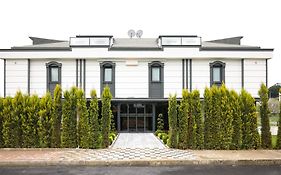 Gardenmode Airport Hotel